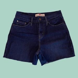 Size Small - Medium Levi Shorts